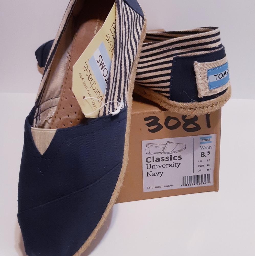 TOMS Classics Navy and cream Espadrilles | NWT | Women Size 8 - Picture 2 of 5